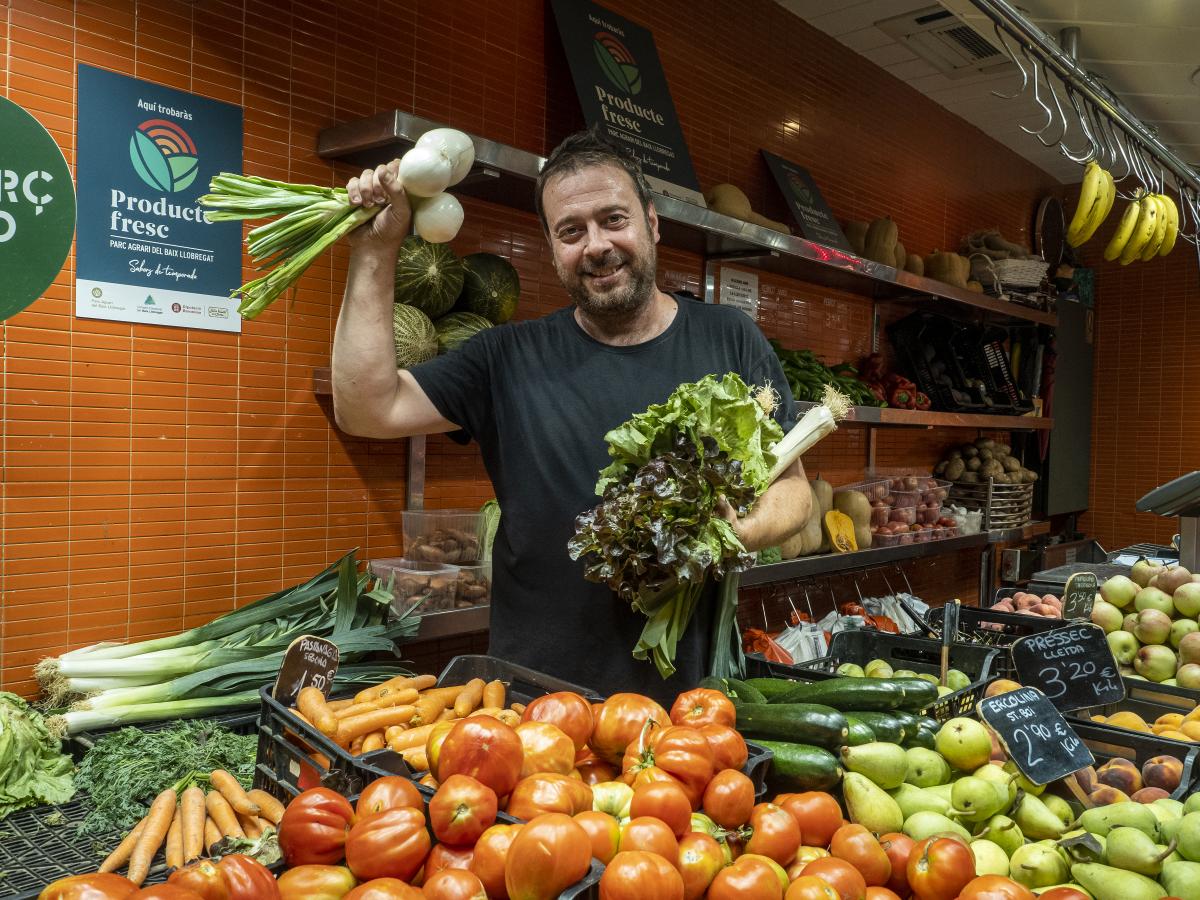 Pere Miquel, fruiter: “La Boqueria ja no és un mercat”