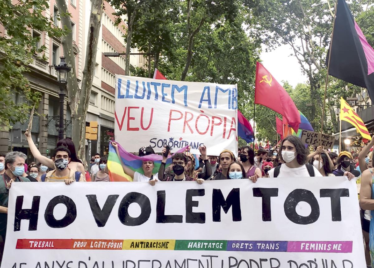 Capçalera de la manifestació de l'Orgull de l'any 2021 a Barcelona