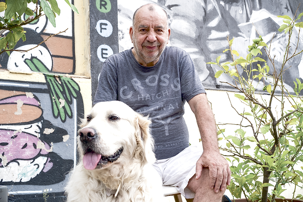 L’arquitecte Xavier Basiana i la seva gossa Frida